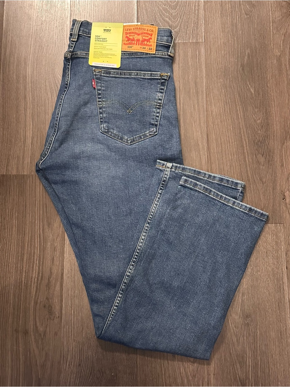 NWT - Levi’s Comfort Straight Jeans
